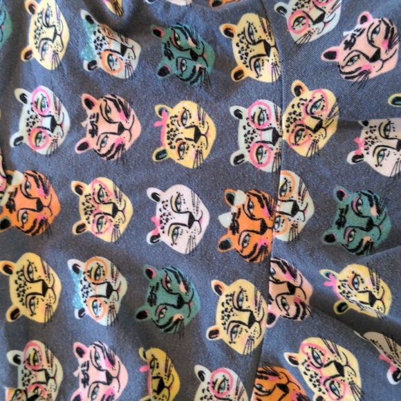 Tiger Print Peplum Top - Picture 2 of 3